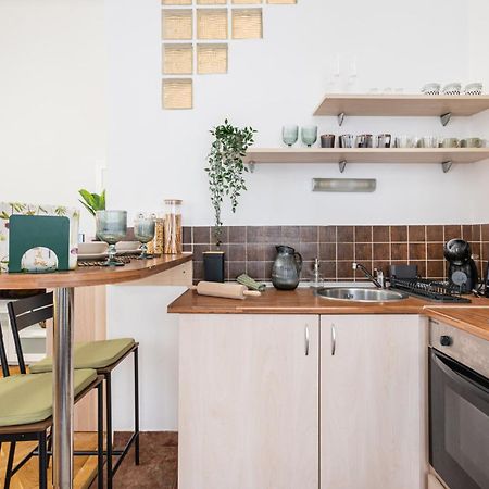Cosmopolitan Studio - Chic Getaway In A Fancy Neighbourhood Будапеща Екстериор снимка
