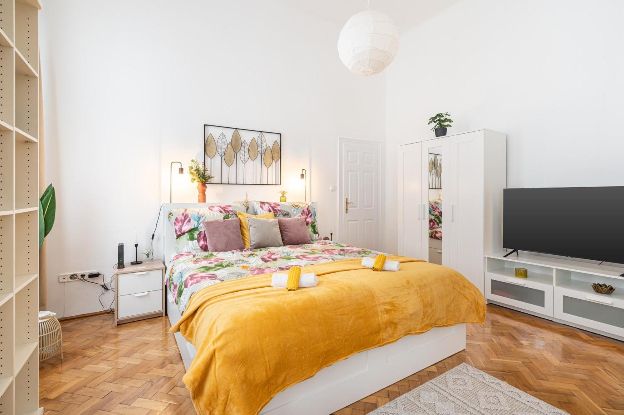 Cosmopolitan Studio - Chic Getaway In A Fancy Neighbourhood Будапеща Екстериор снимка