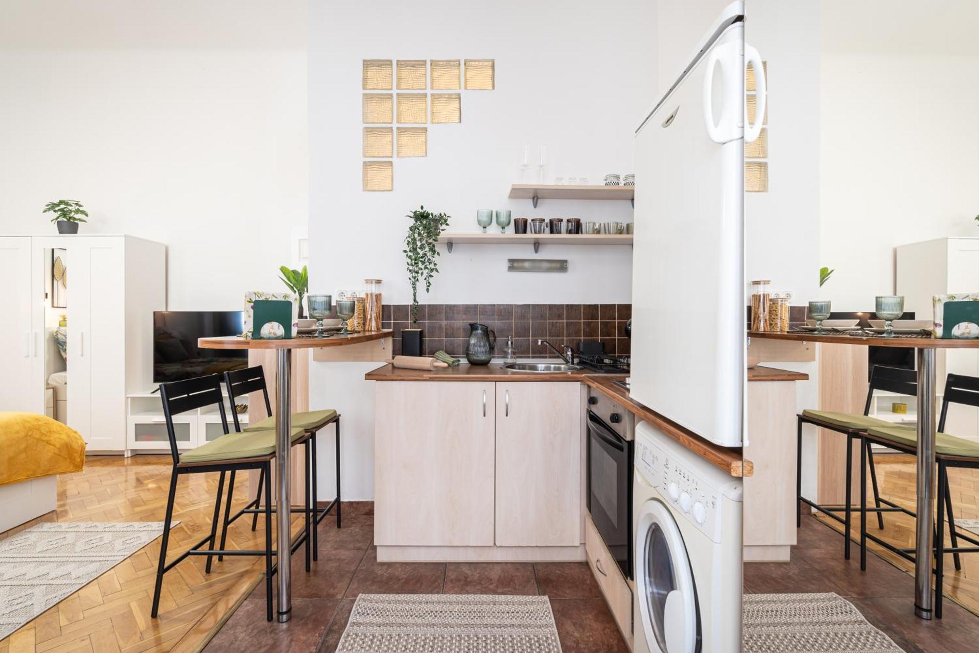 Cosmopolitan Studio - Chic Getaway In A Fancy Neighbourhood Будапеща Екстериор снимка