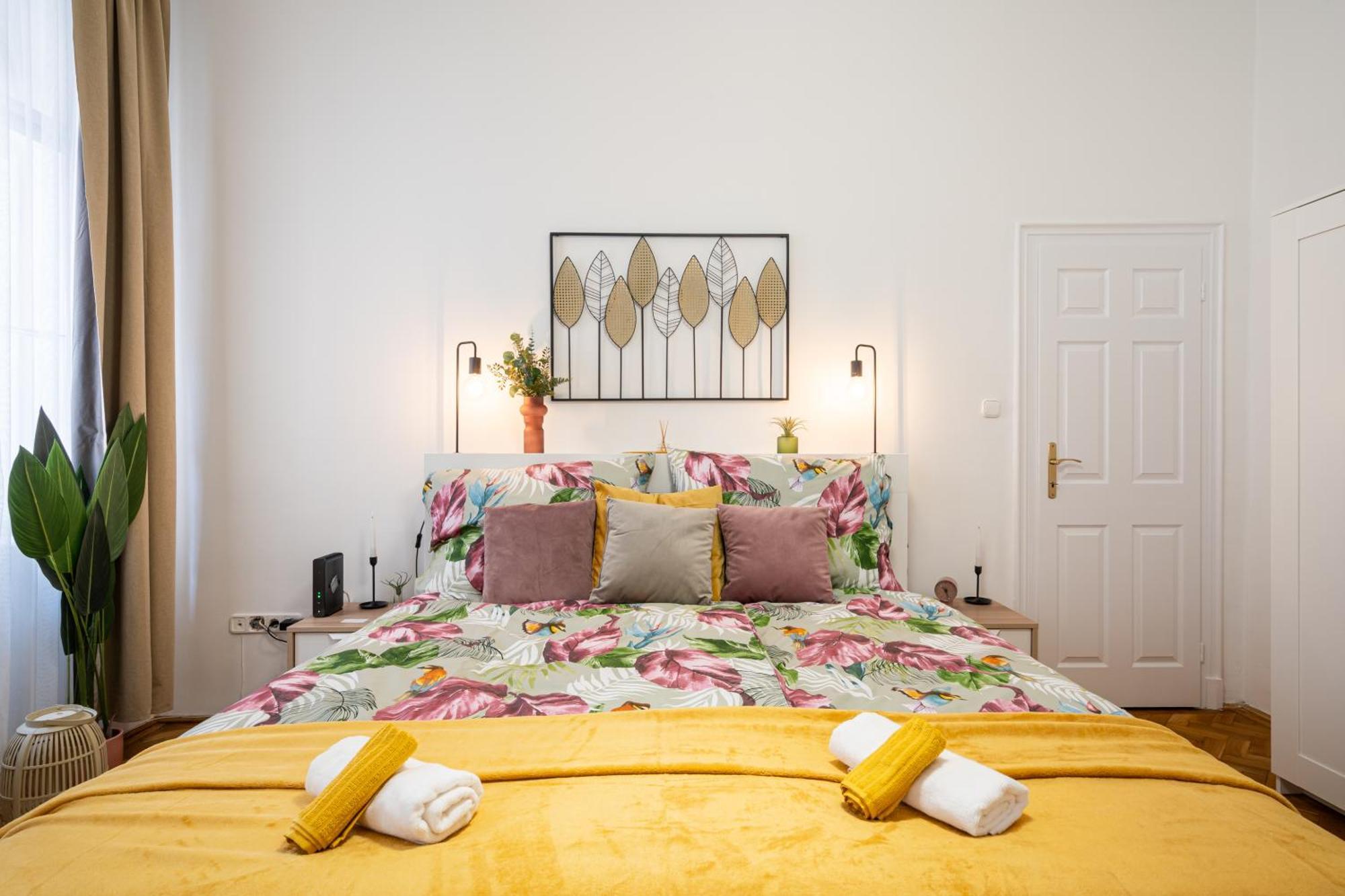 Cosmopolitan Studio - Chic Getaway In A Fancy Neighbourhood Будапеща Екстериор снимка